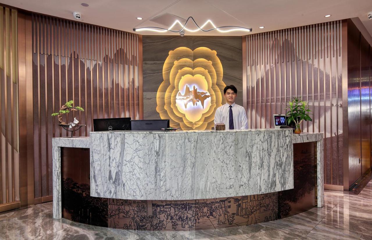 Wing Hotel Guilin - Central Square Exterior photo