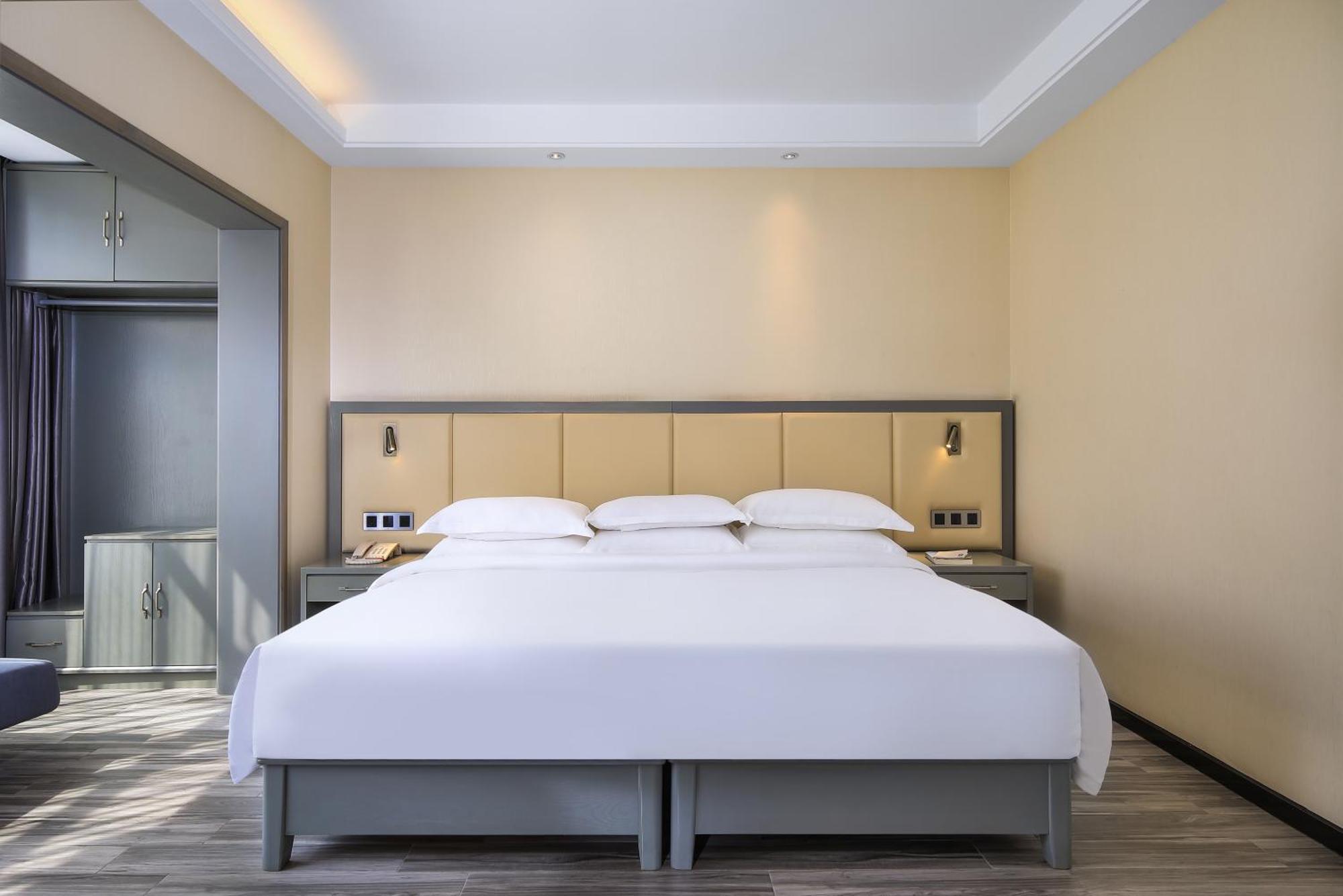 Wing Hotel Guilin - Central Square Room photo