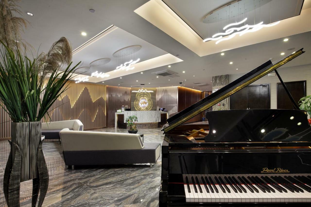 Wing Hotel Guilin - Central Square Exterior photo